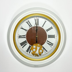 CLOCK WITH MOVING GEARS ON BATTERY 42x42x6